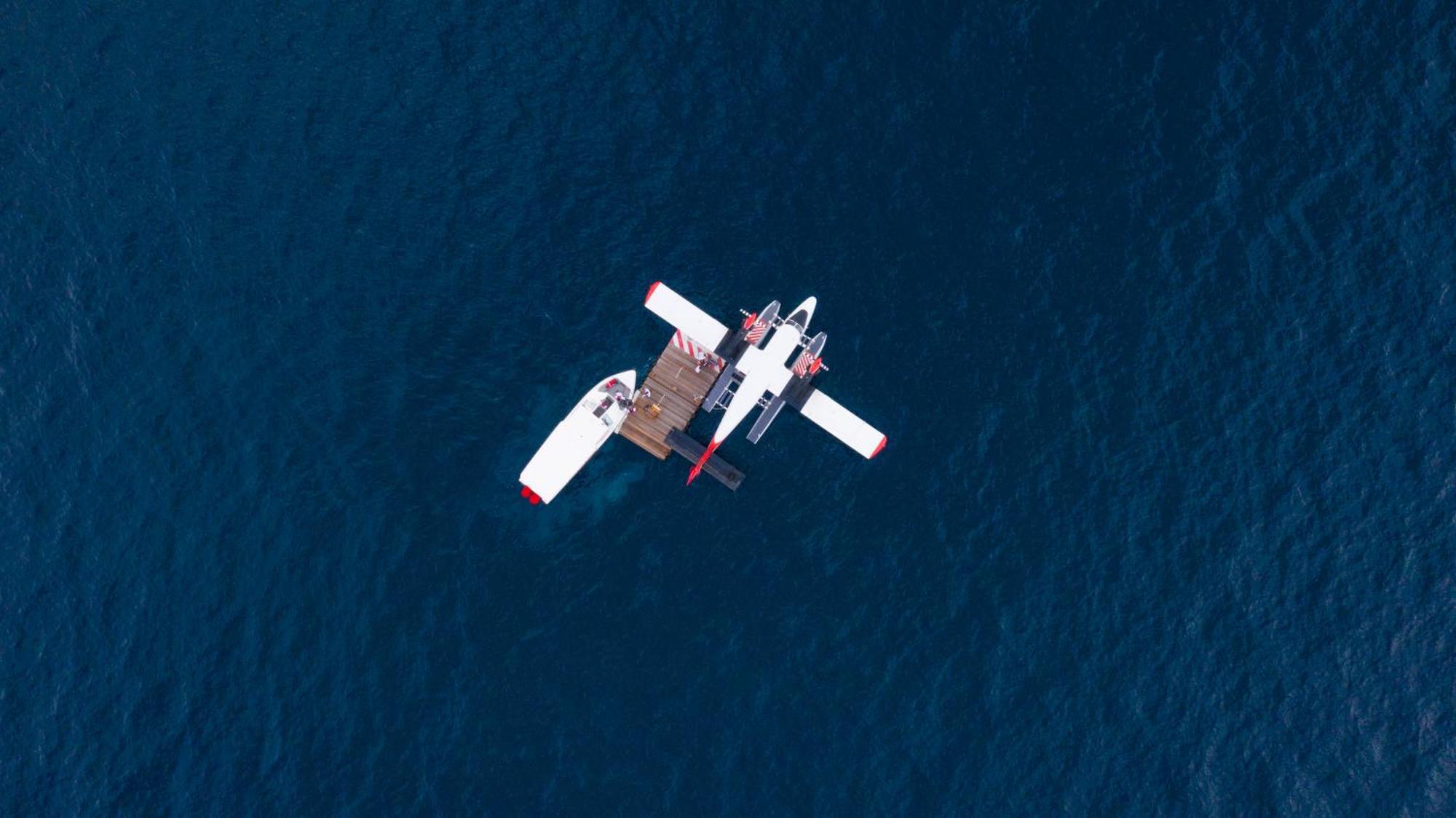 ذا ستاندارد، هوروفالي مالديفز Meedhoo (Raa Atoll)